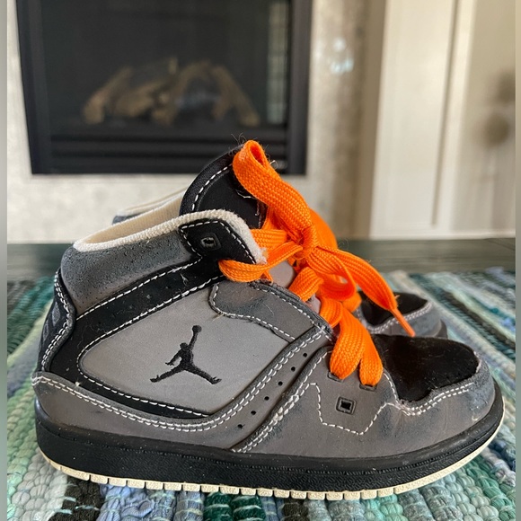 Kids Air Jordans - Picture 4 of 6